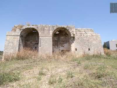E a un certo punto, all�altezza dei palazzi di via Rosario Livatino che scorgiamo sullo sfondo, ci imbattiamo nella cinquecentesca torre d�avvistamento Don Ciccio. Si trova in alto, sulla nostra destra, anche se dell�originaria struttura � rimasta solo la base caratterizzata da due grandi arcate